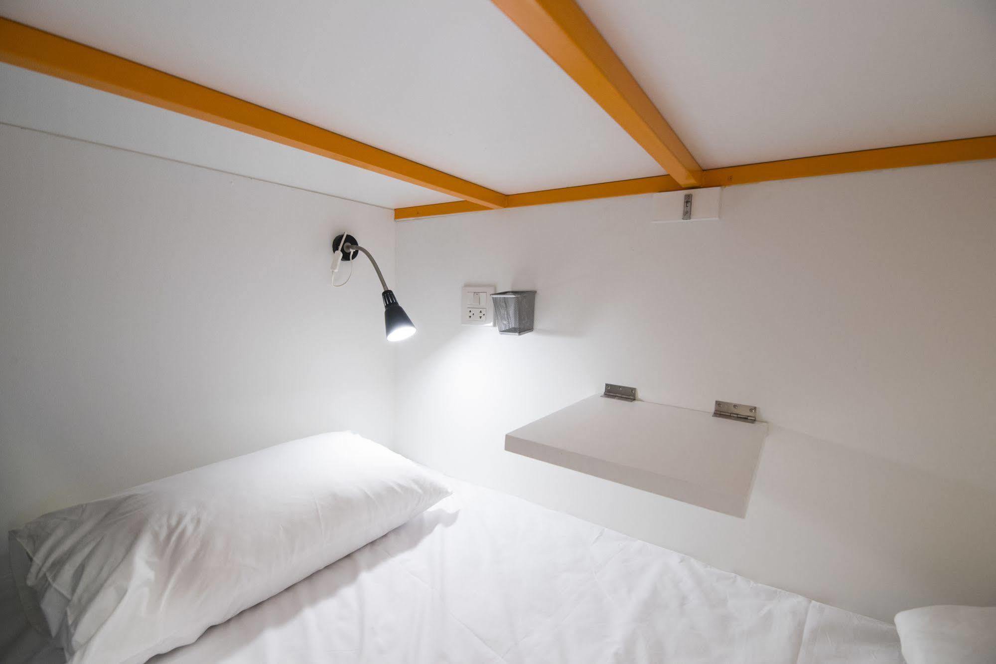 Pixellar Hostel バンコク都 エクステリア 写真