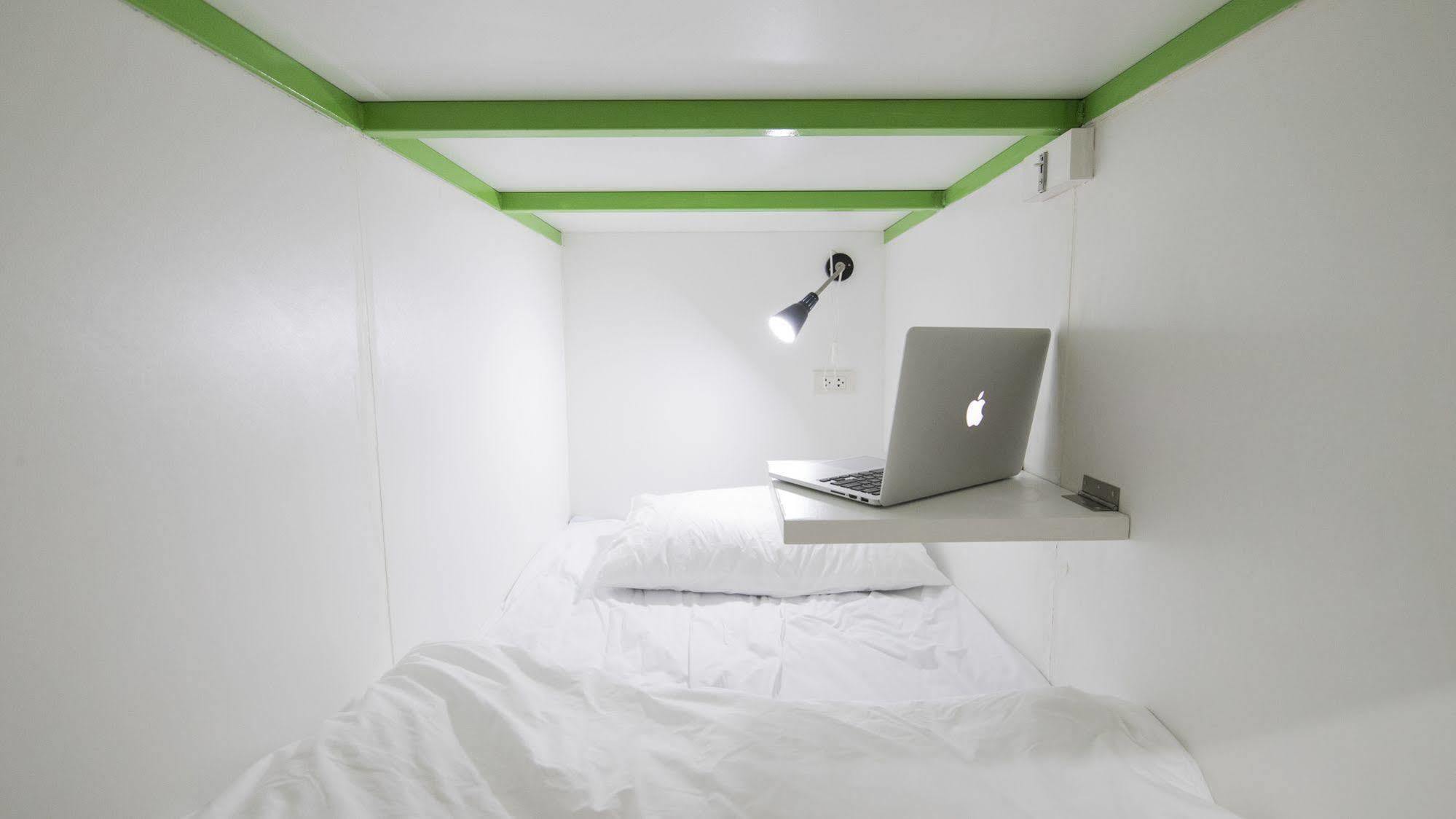 Pixellar Hostel バンコク都 エクステリア 写真