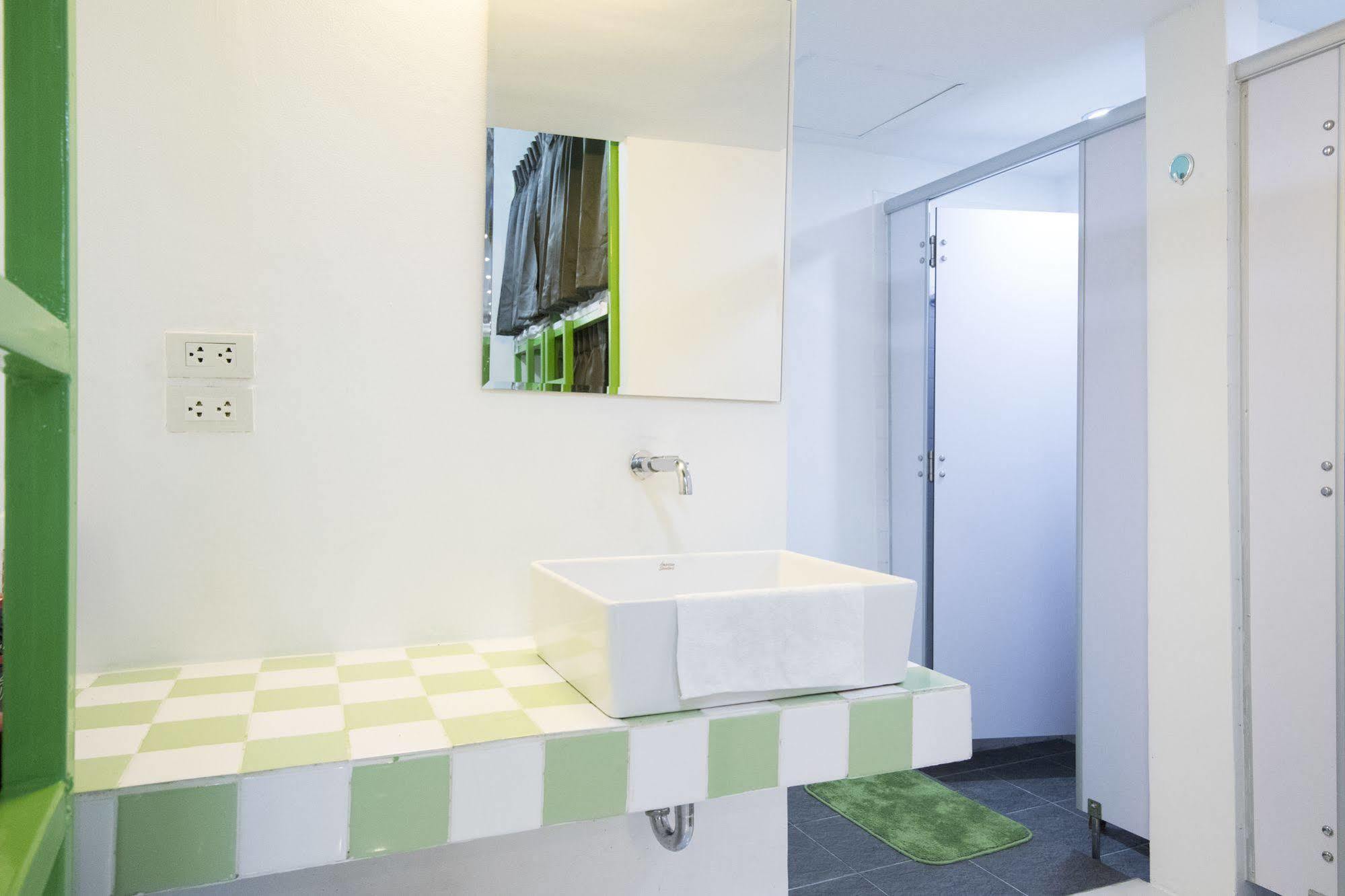 Pixellar Hostel バンコク都 エクステリア 写真
