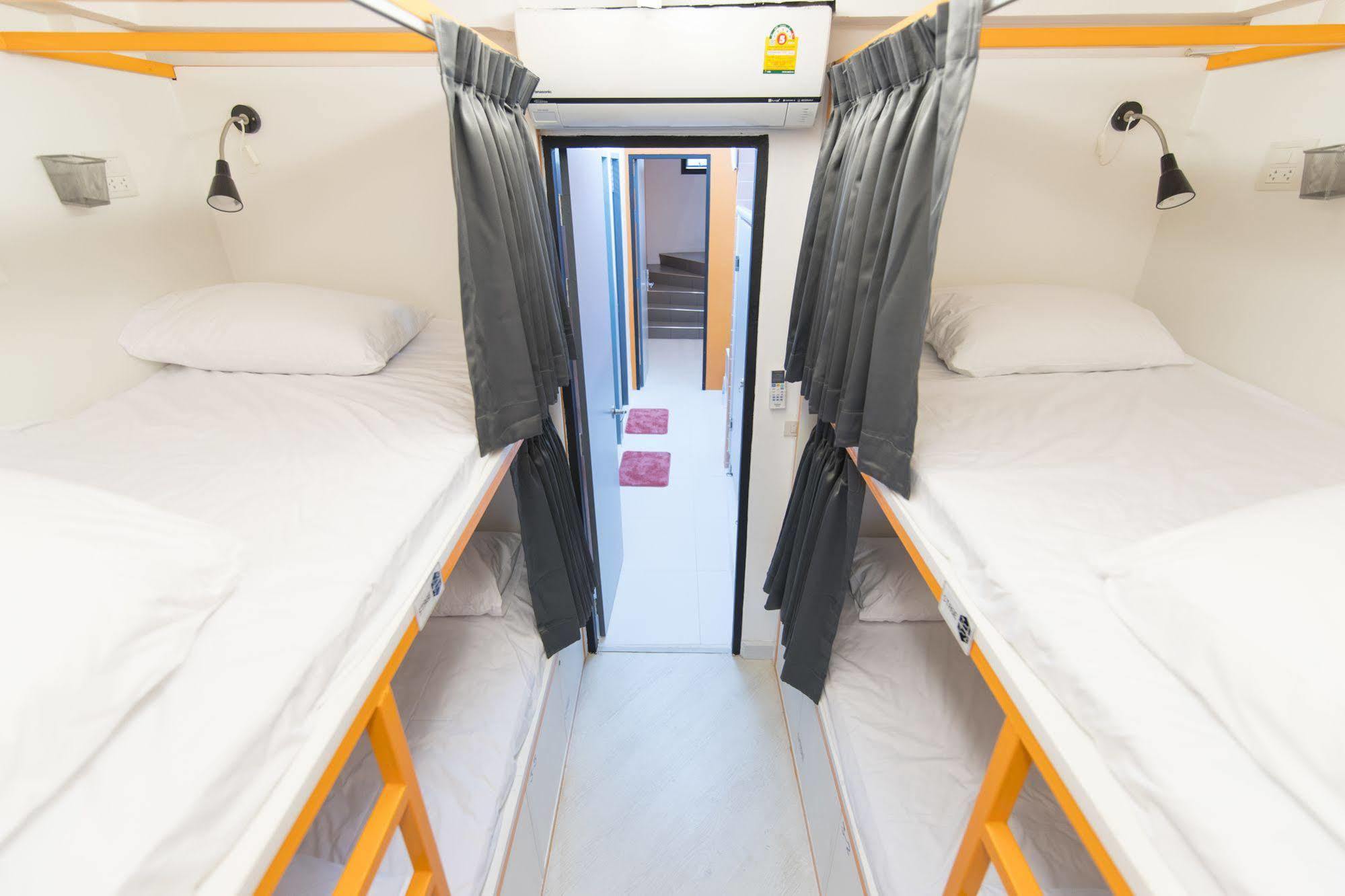 Pixellar Hostel バンコク都 エクステリア 写真