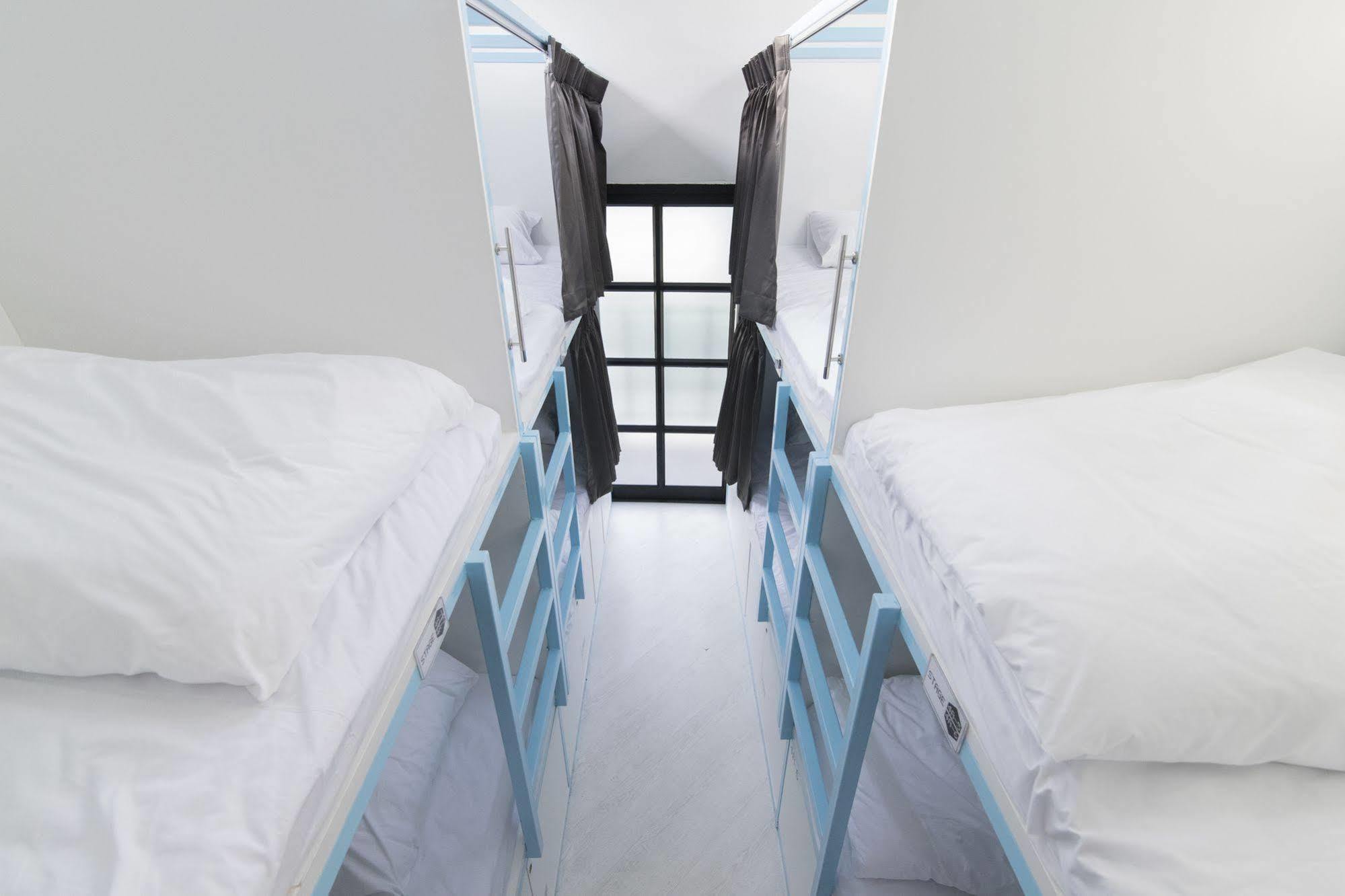 Pixellar Hostel バンコク都 エクステリア 写真